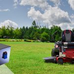 KAIKKI YHDESSÄ ratsastavat nurmikon paristot